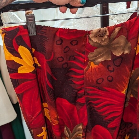 Dress barn Size 10 Multicolor Sleeveless Blouse & Cropped Pants Set - Picture 6 of 6